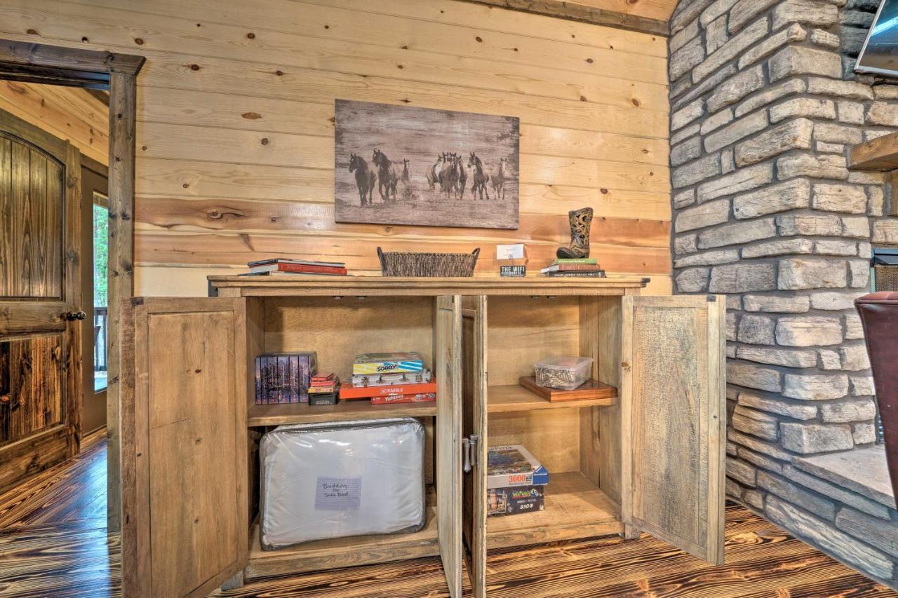 Broken Bow Cabin Deck With Hot Tub And Pool Table! Dış mekan fotoğraf